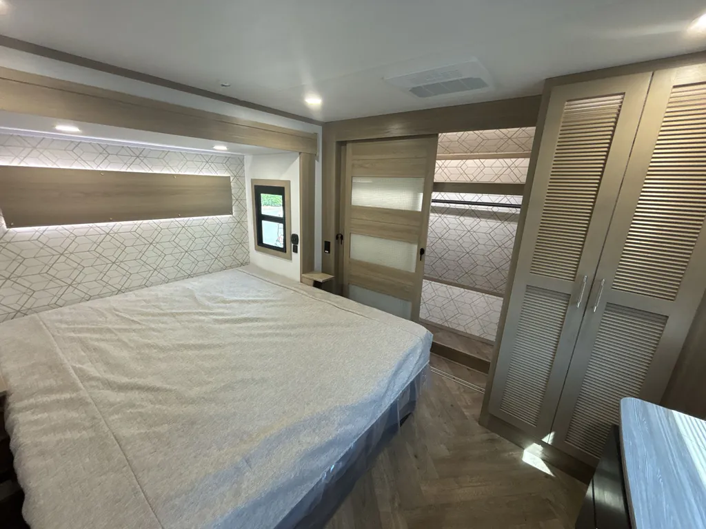 2025 Keystone Raptor 415, Photos photo 17