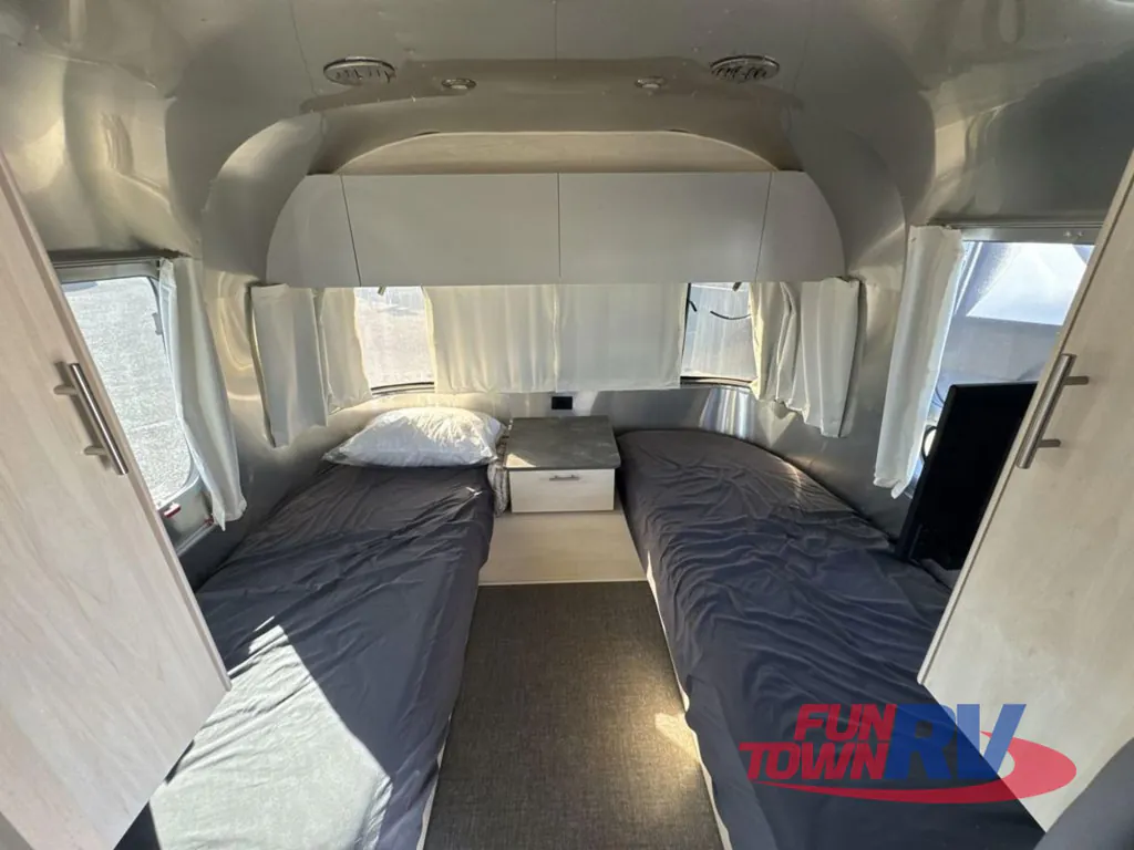 2024 Airstream Flying Cloud 30FB Office, Photos photo 16