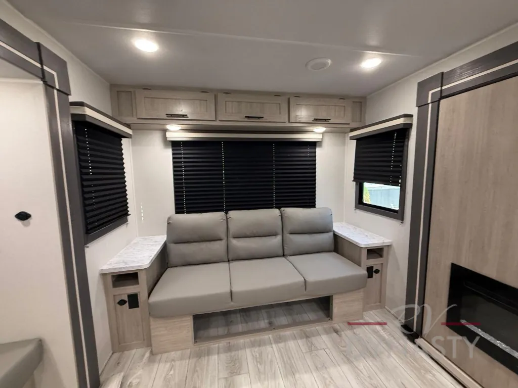 2027 East to West Della Terra 272RL, Photos photo 36