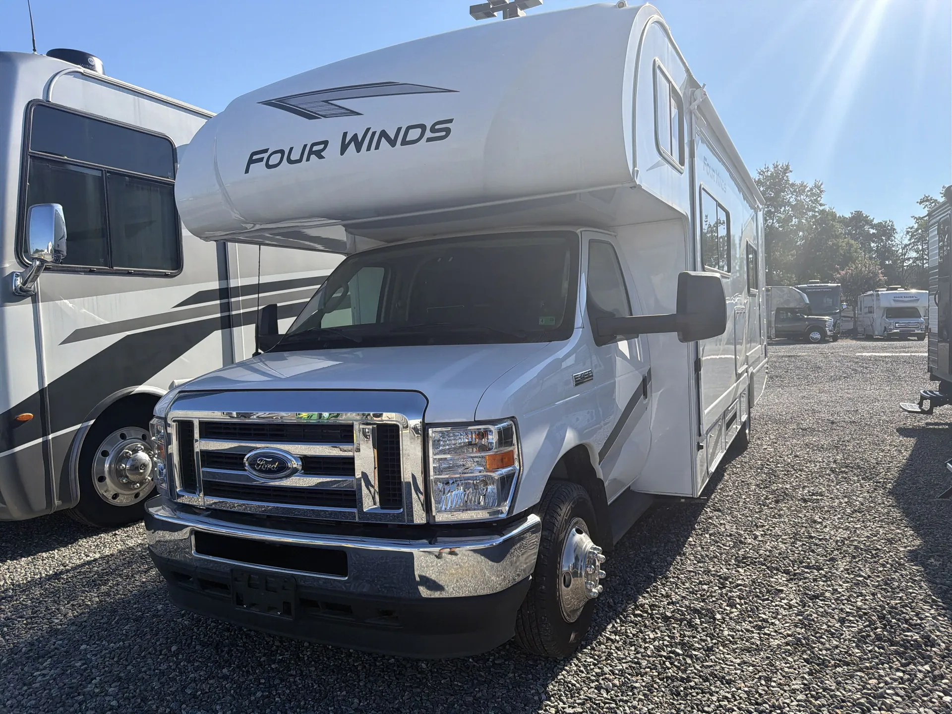 2025 Thor Motor Coach Four Winds 27P - Photo 2