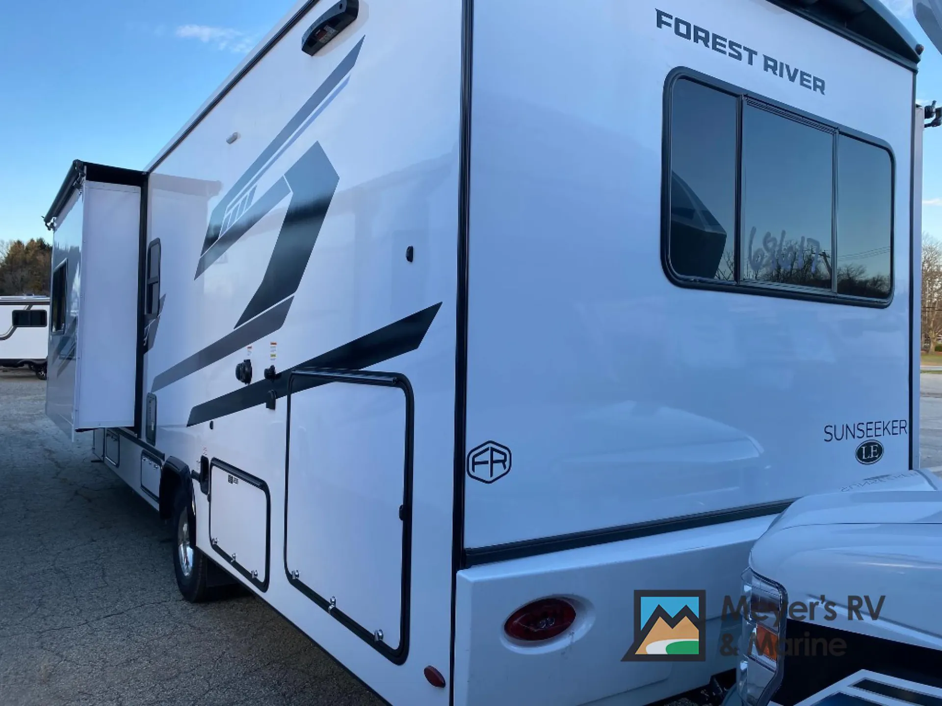 2026 Forest River Sunseeker LE 3250DSLE - Photo 4