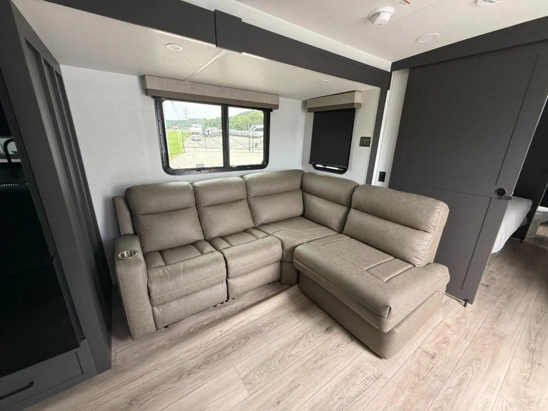 2027 Forest River Rockwood Ultra Lite 2711RK — Photo 5