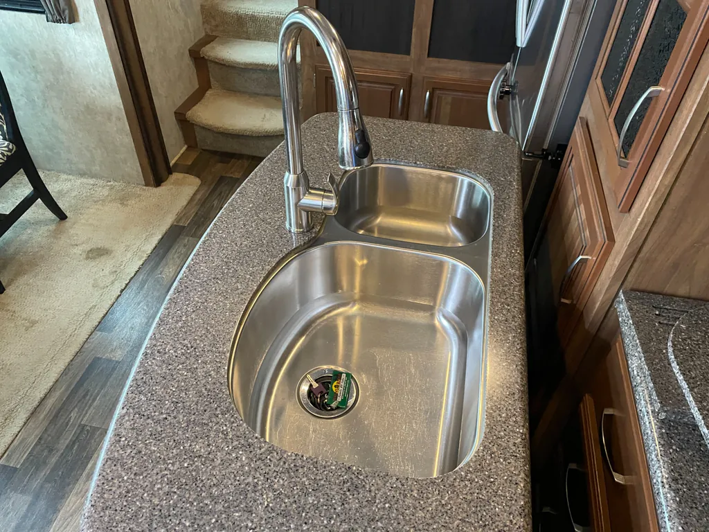 2015 Keystone Montana 3100RL, Photos photo 12