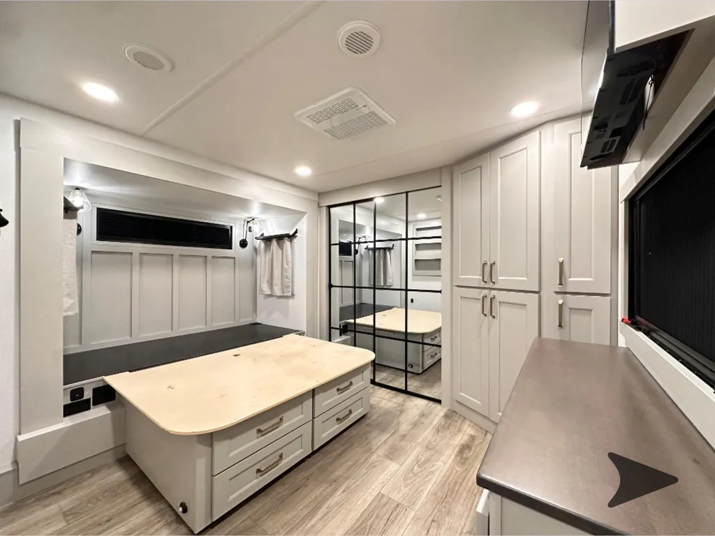 2025 Brinkley Model G 3250, Photos photo 5