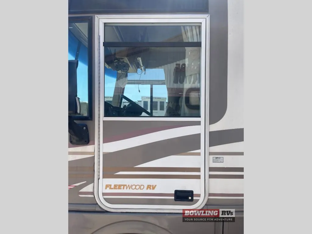 2000 Fleetwood Pace Arrow 33V - Photo 4