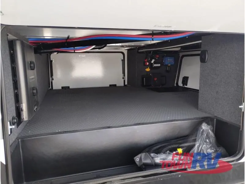 2025 Keystone RV Fuzion New    442 - Photo 4