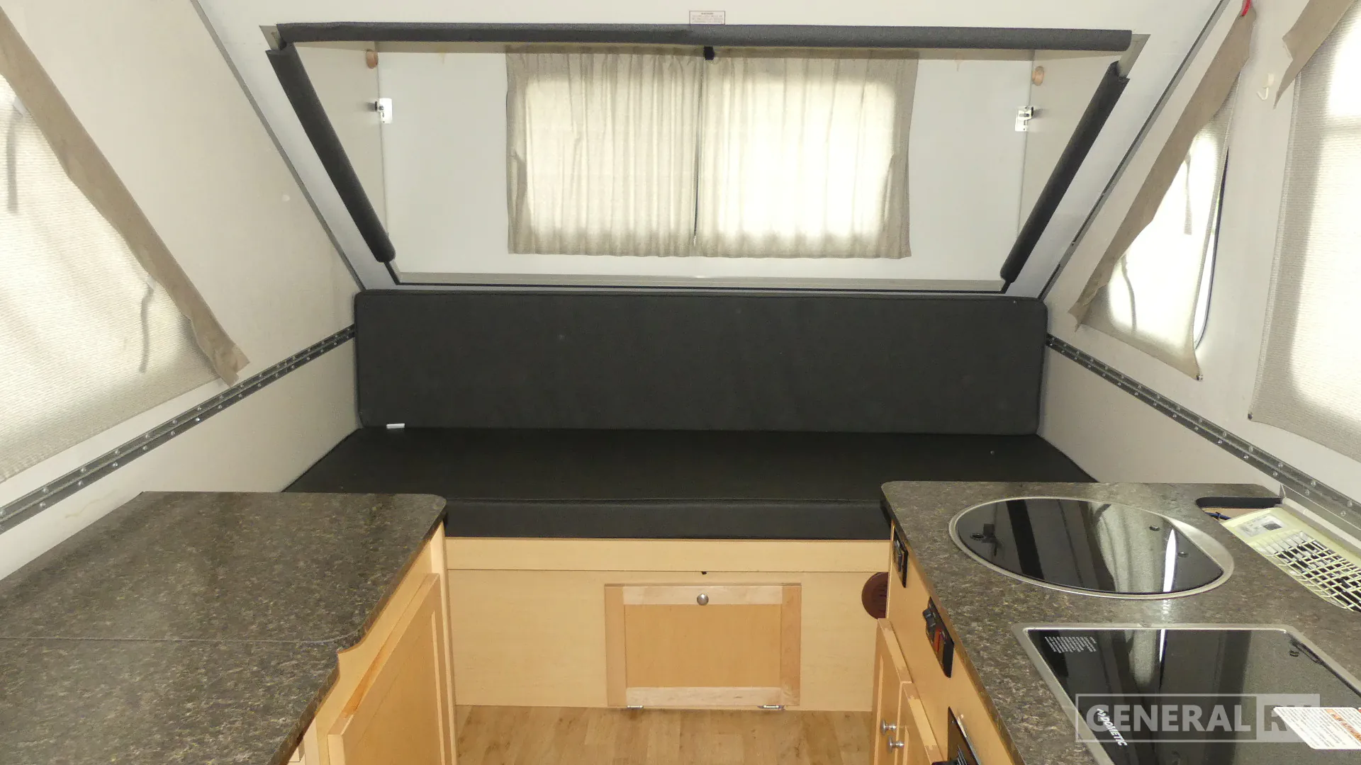 2021 Aliner Expedition Rear Sofa - Photo 3