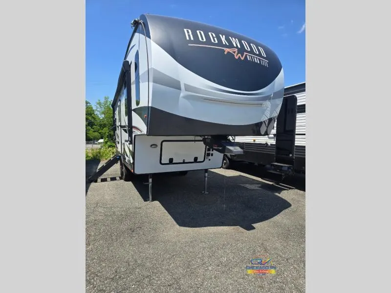 2022 Forest River Rockwood Ultra Lite 2442BS - Photo 2