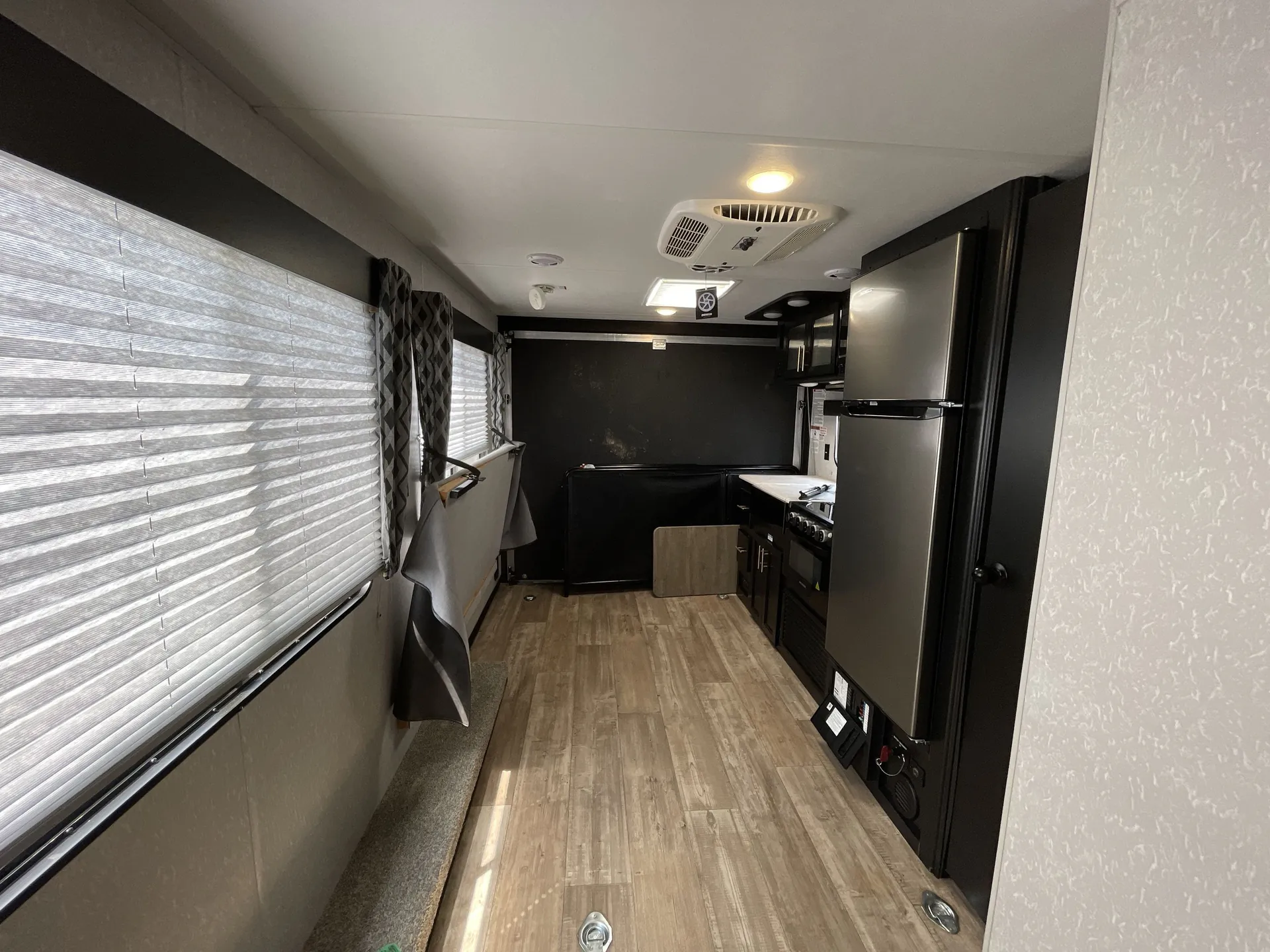2022 Forest River Cherokee Grey Wolf 18RR - Photo 3