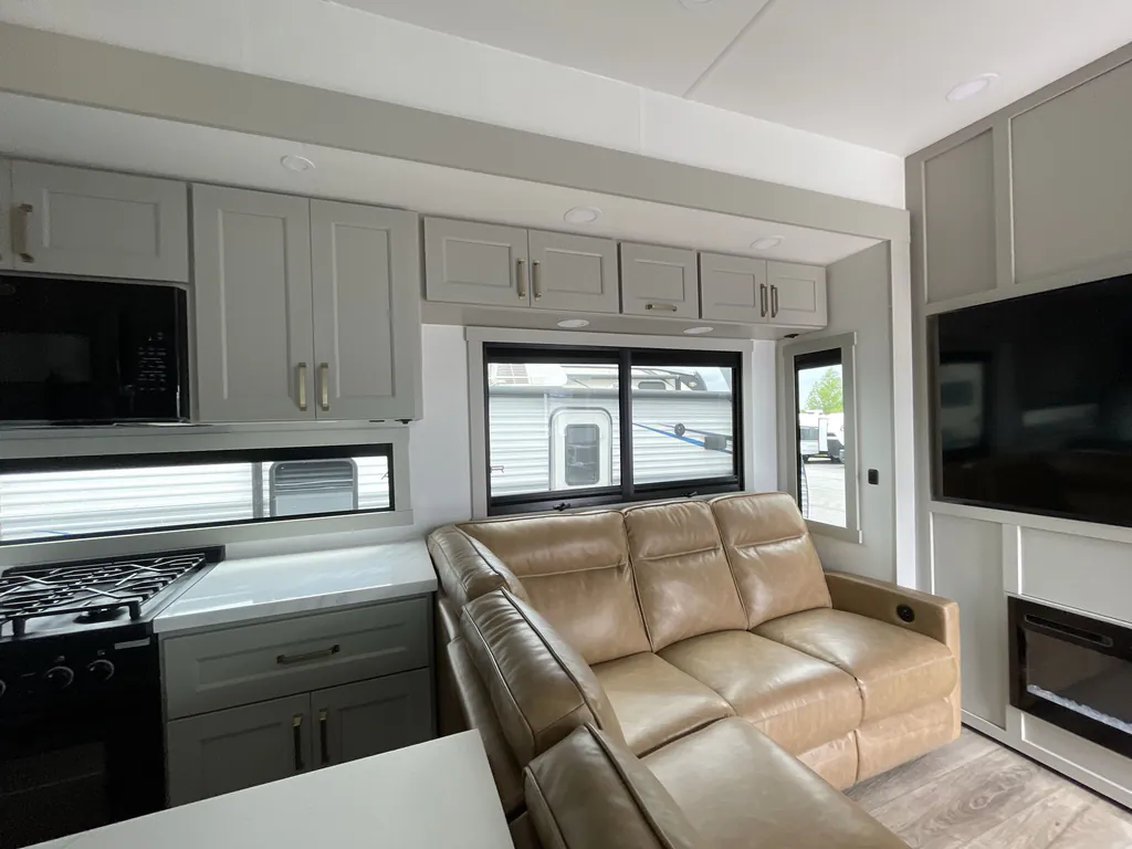 2025 brinkley Model G 3950, Photos photo 9