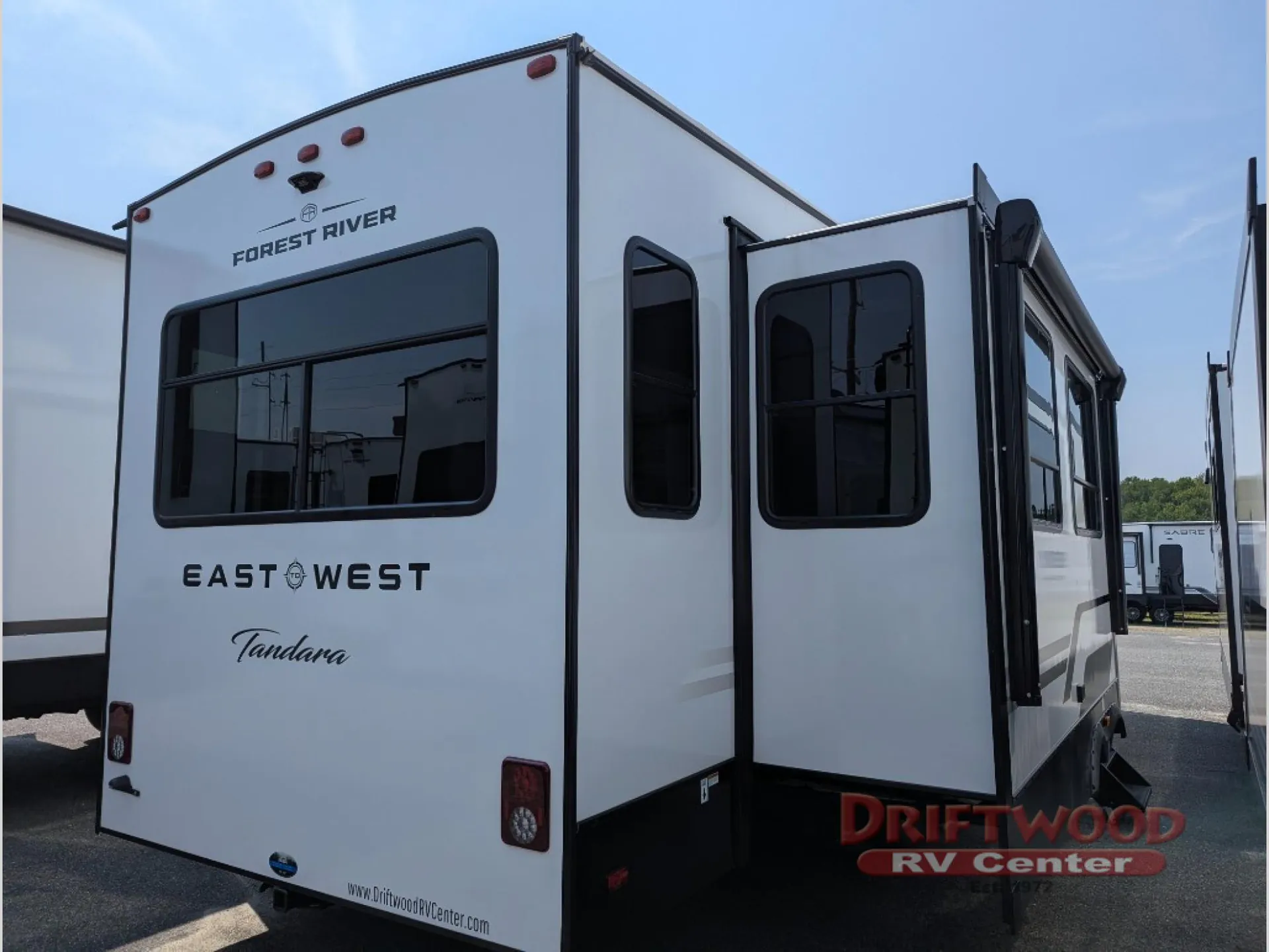 2027 East to West Tandara 295RL - Photo 4
