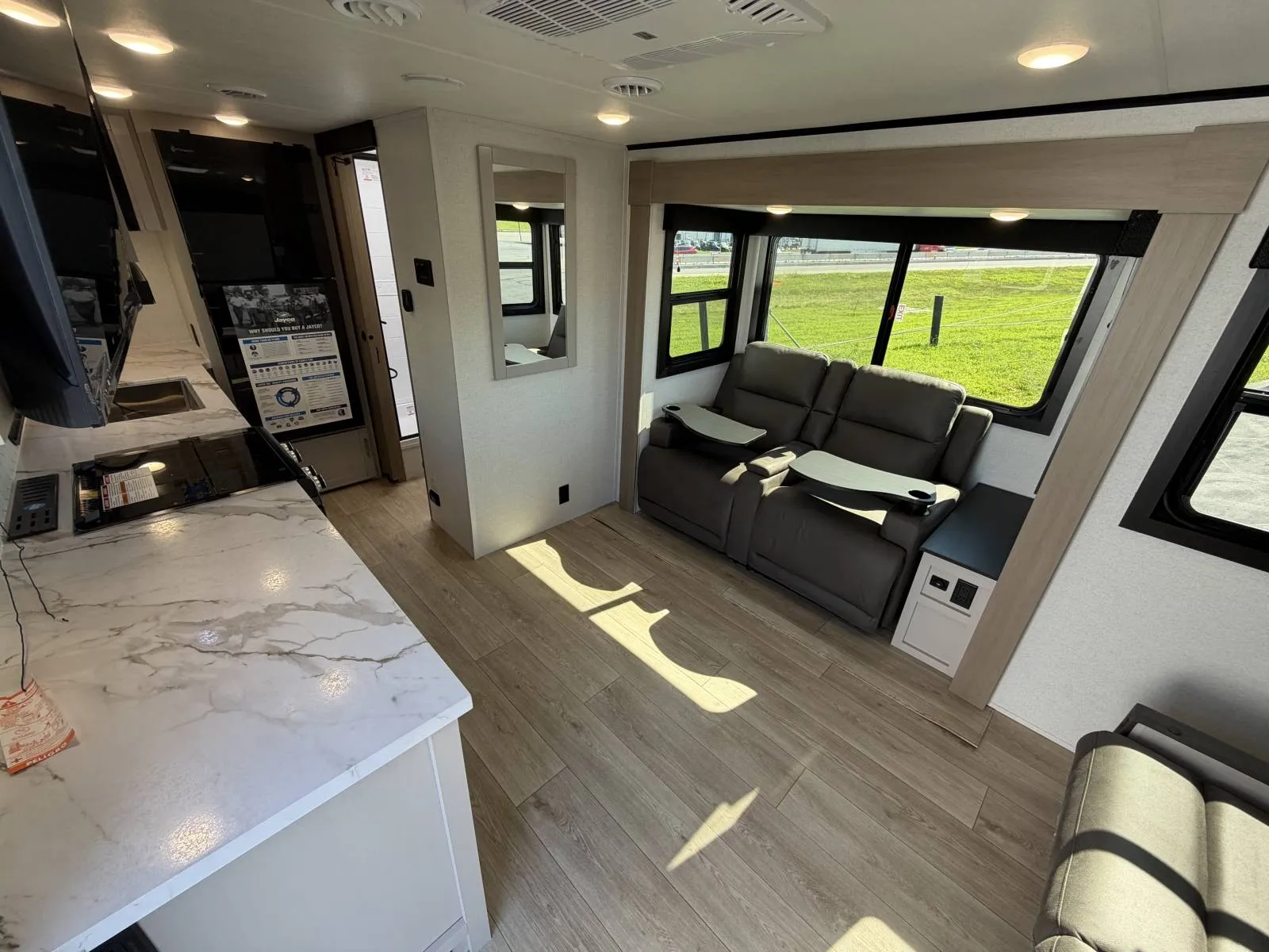 2027 Jayco Jay Feather 19MRK - Photo 3