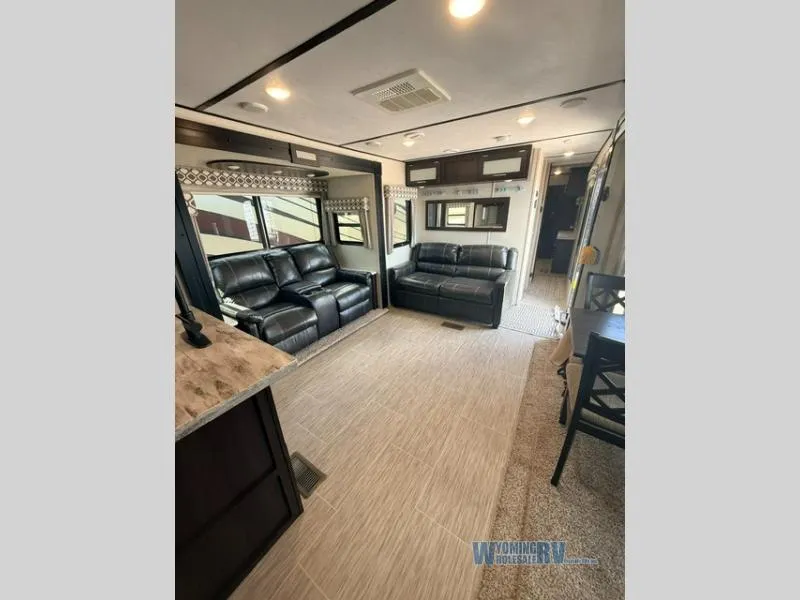 2019 Prime Time RV LaCrosse 3311RK - Photo 4