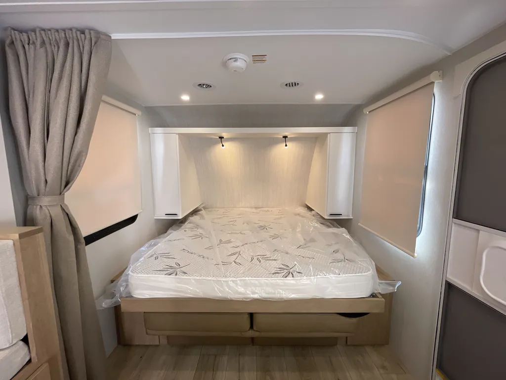 2027 Winnebago Micro Minnie 2108DS, Photos photo 8