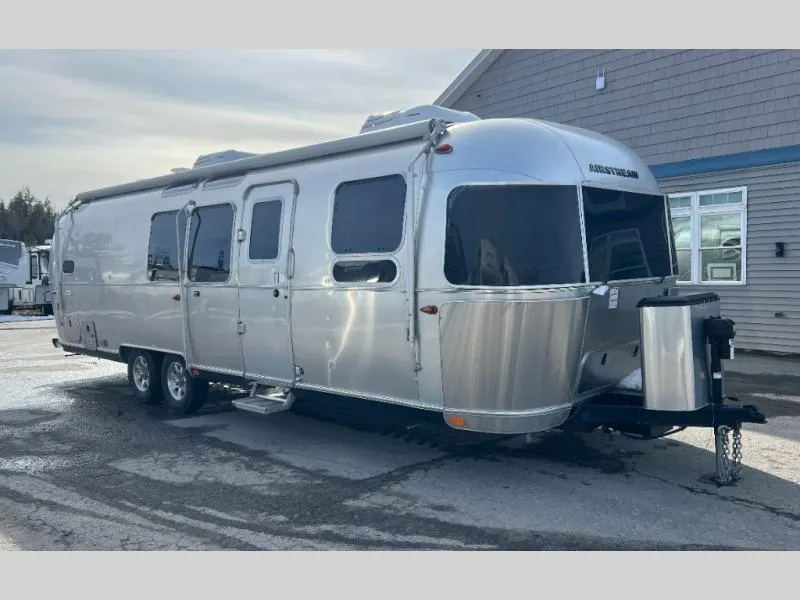 2022 Airstream Flying Cloud 30FB - Main photo