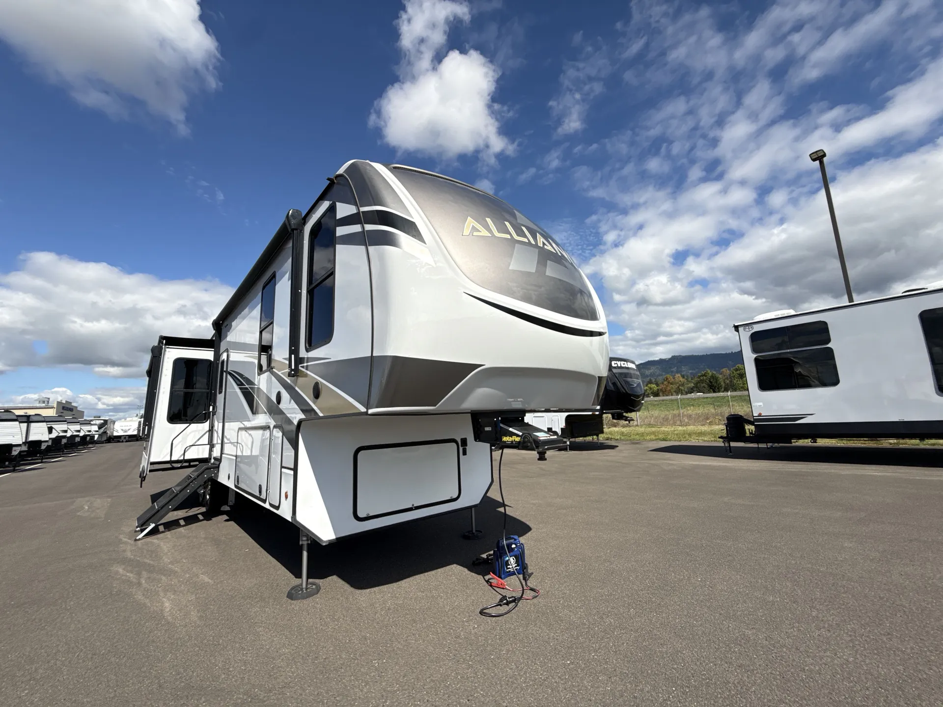 2021 Alliance RV Paradigm 340RL - Photo 2