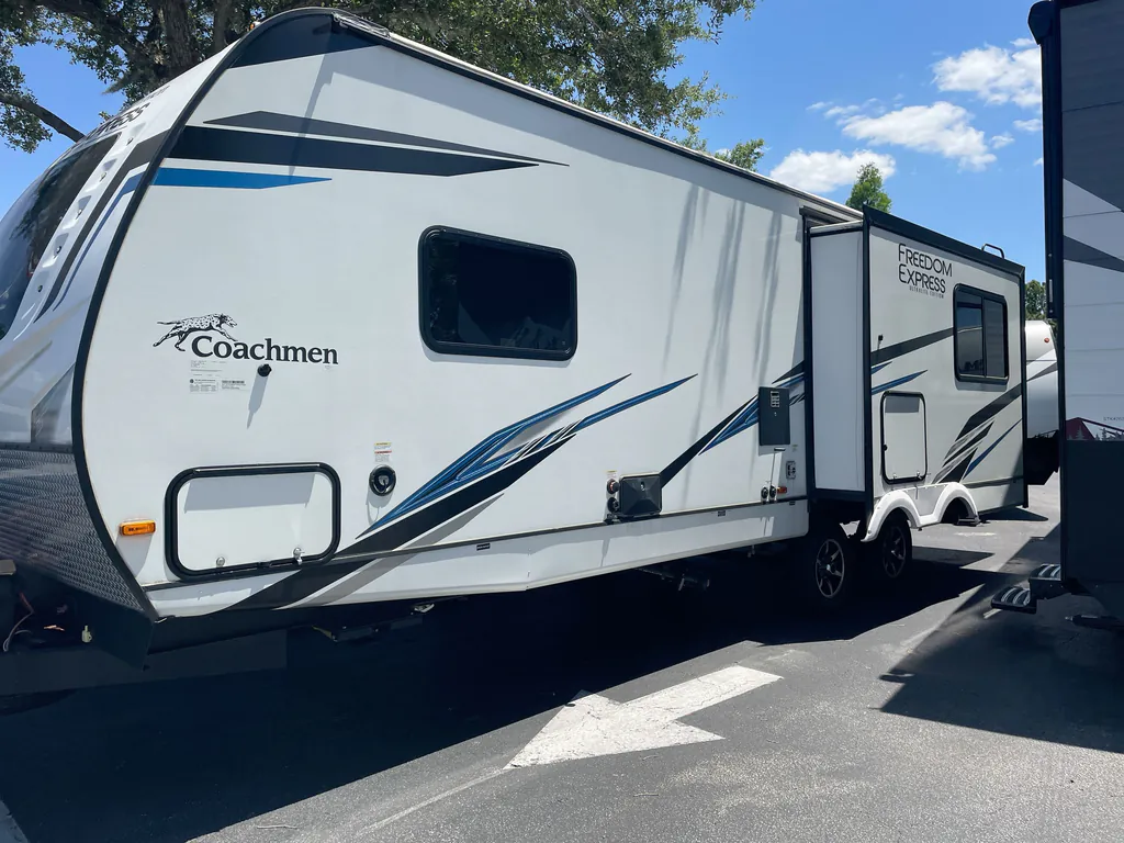 2023 Coachmen Freedom Express Ultra Lite 274RKS, Photos photo 6