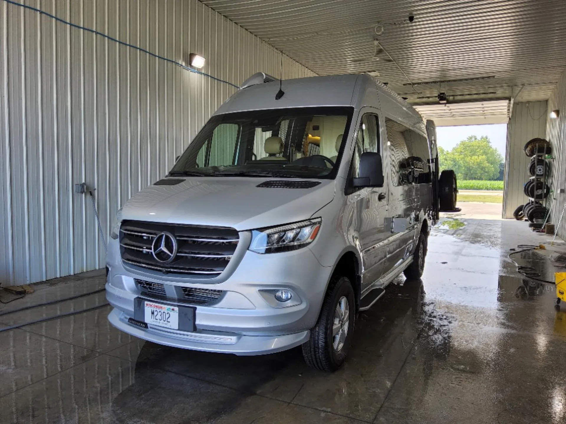 2023 Airstream Interstate 19 4x4 - Photo 3