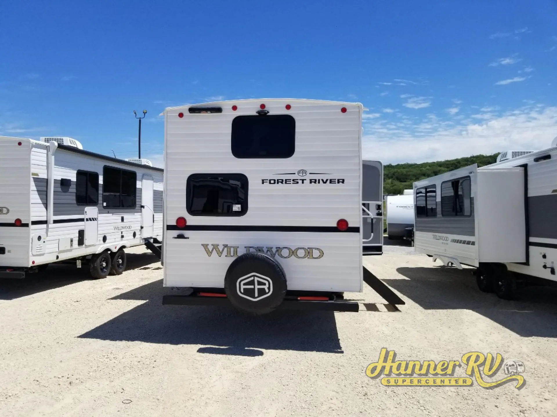 2026 Forest River Wildwood 300ICE — Photo 5