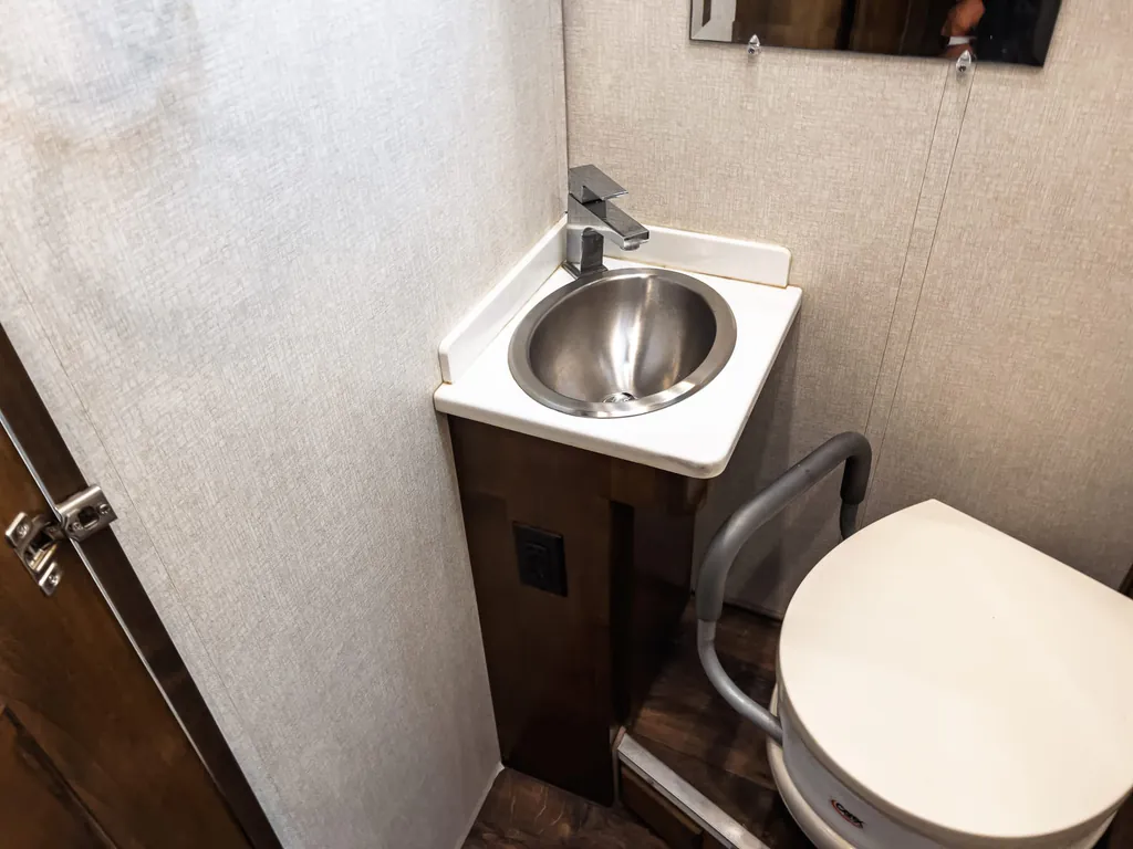 2019 Tiffin Wayfarer 24 TW, Photos photo 15