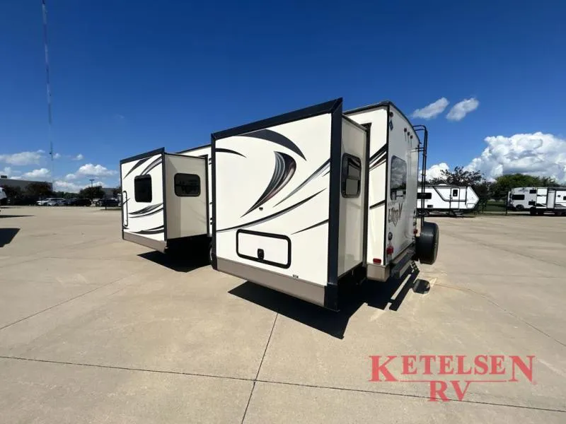 2016 Forest River RV Rockwood Ultra V 2618VS - Photo 2