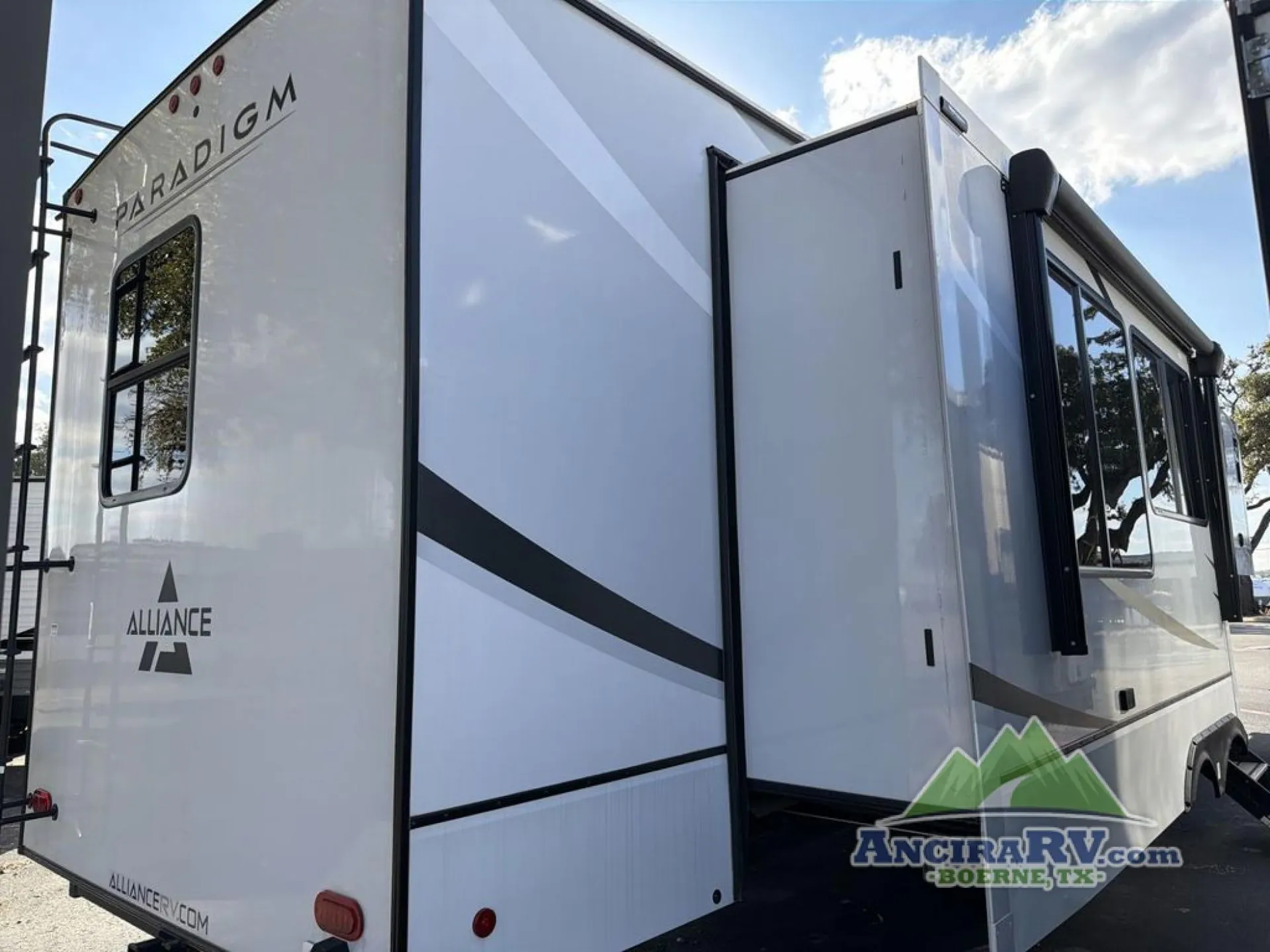 2023 Alliance RV Paradigm 382RK - Photo 3