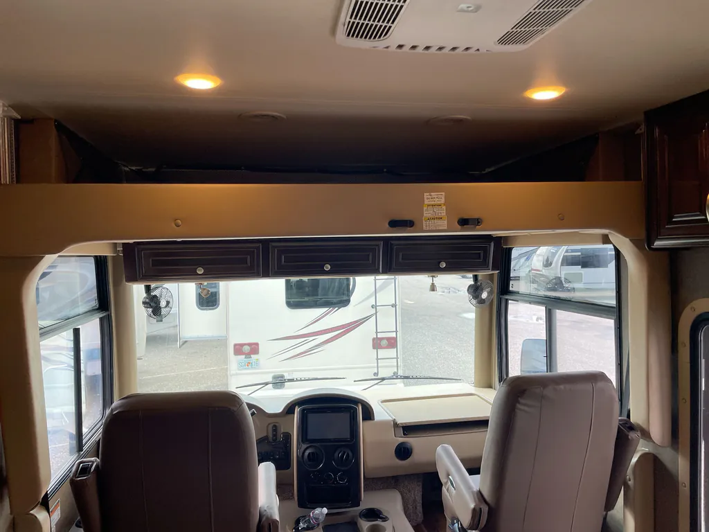 2017 Thor Motor Coach Challenger 37YT, Photos photo 18