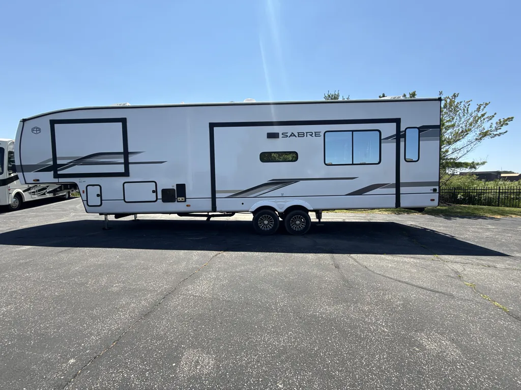 2025 Forest River Sabre 33RLP, Photos photo 6