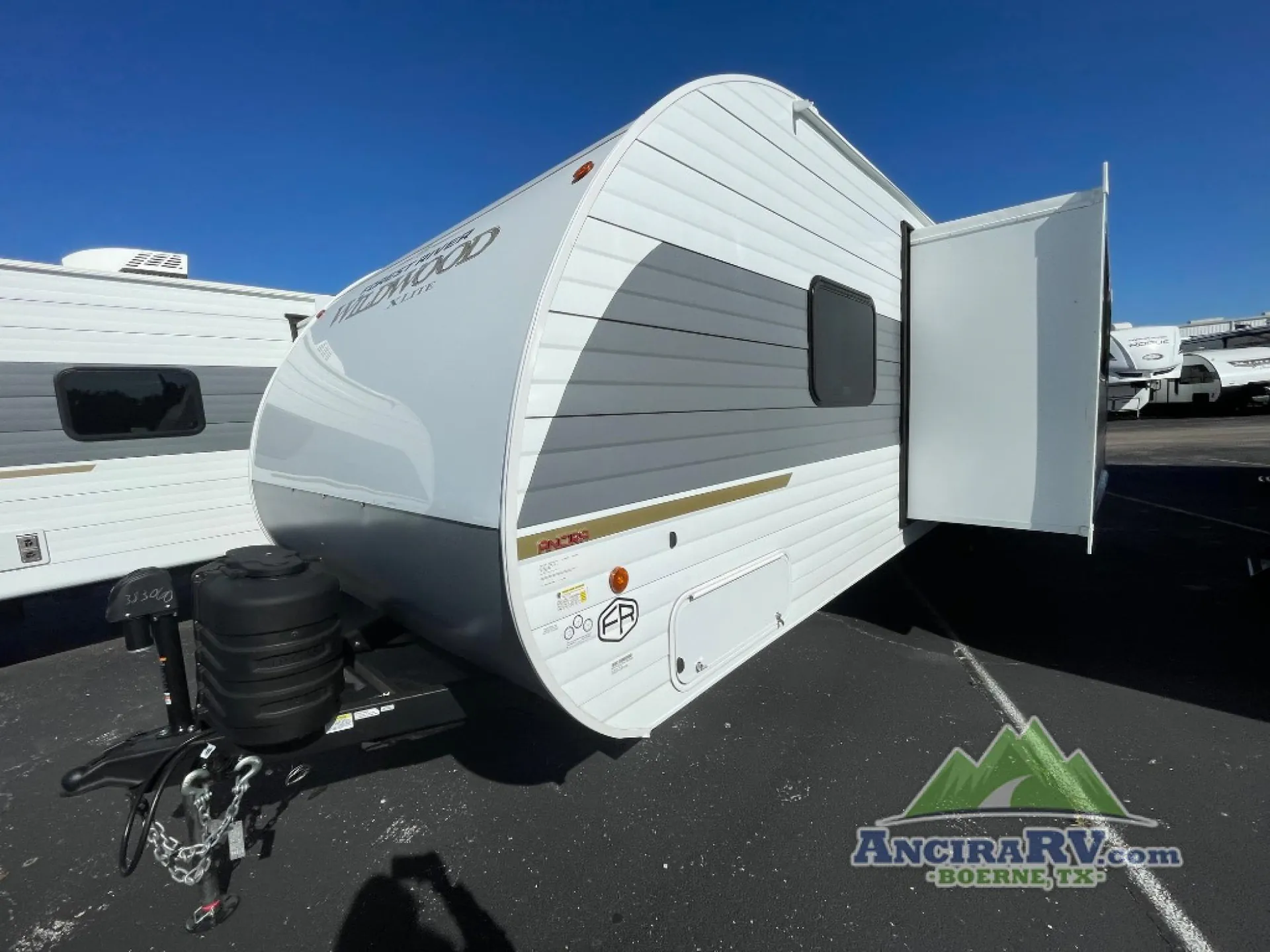 2027 Forest River Wildwood X-Lite 273QBXL — Photo 6