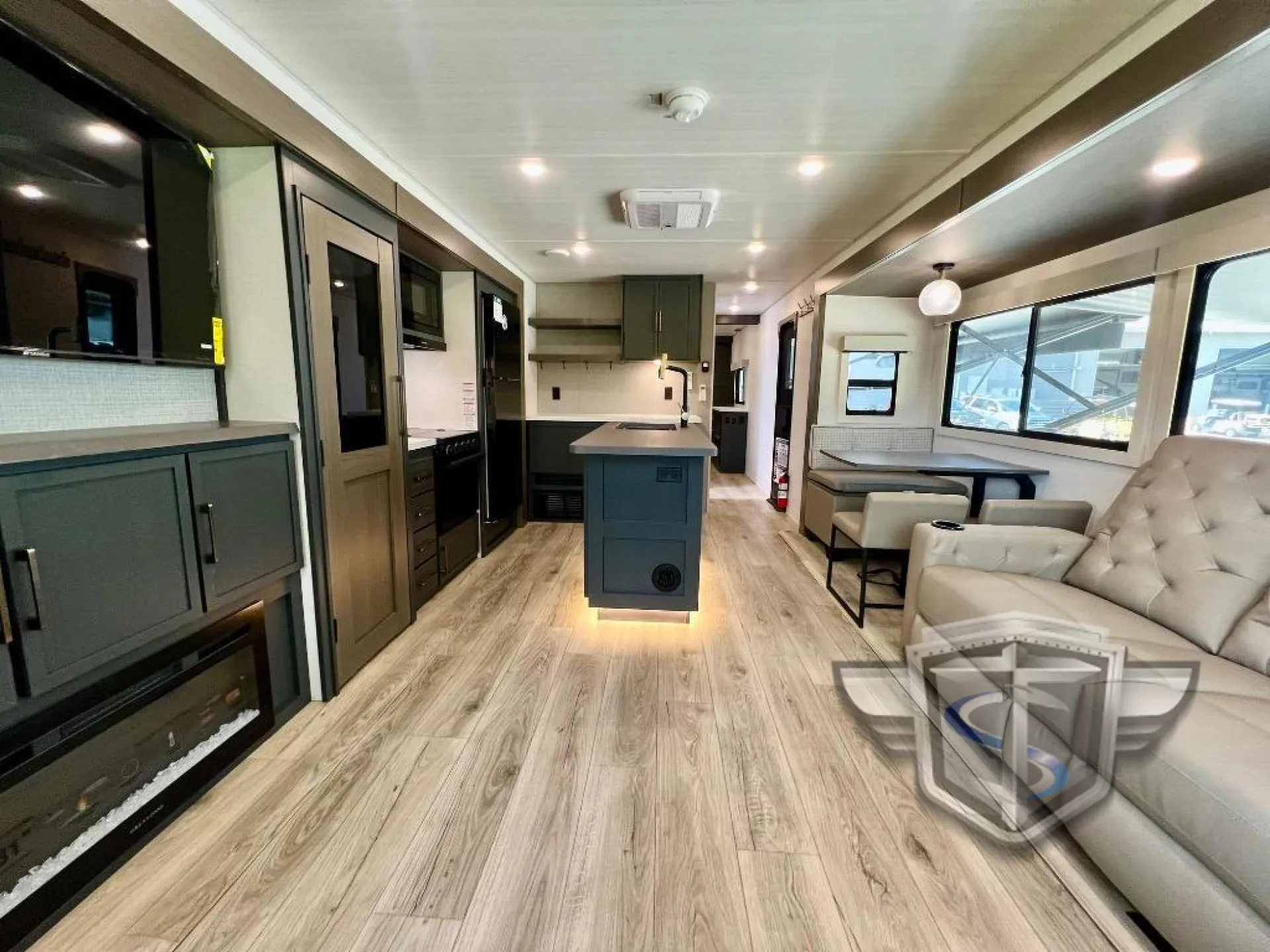 2027 Forest River Grand Surveyor 305RLBS - Photo 4