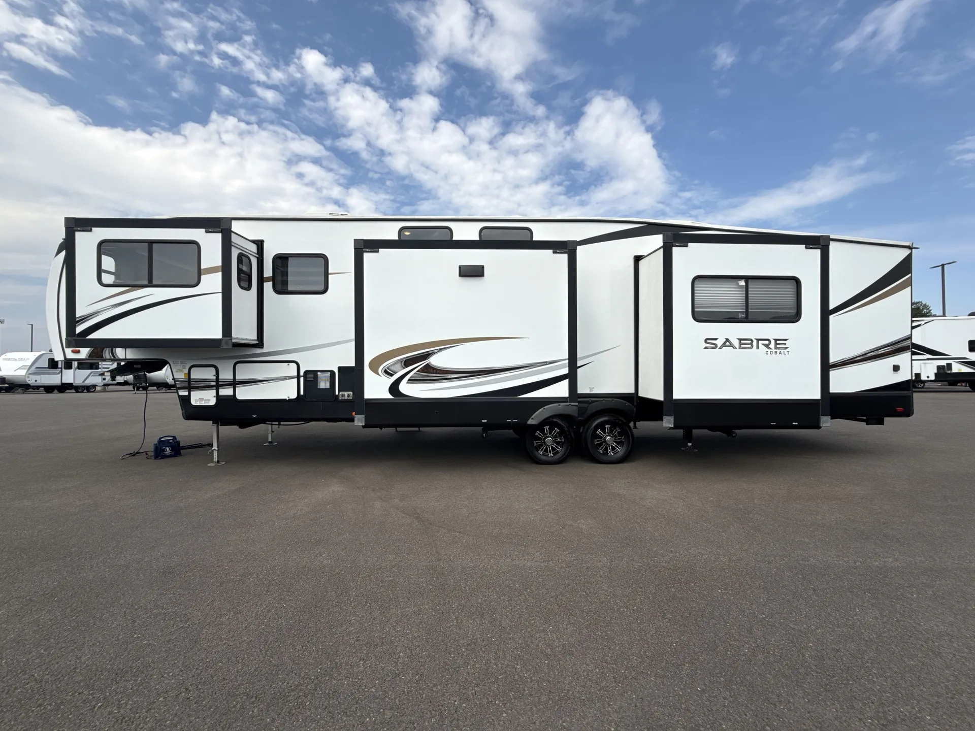 2021 Forest River Sabre 37FLH — off campside