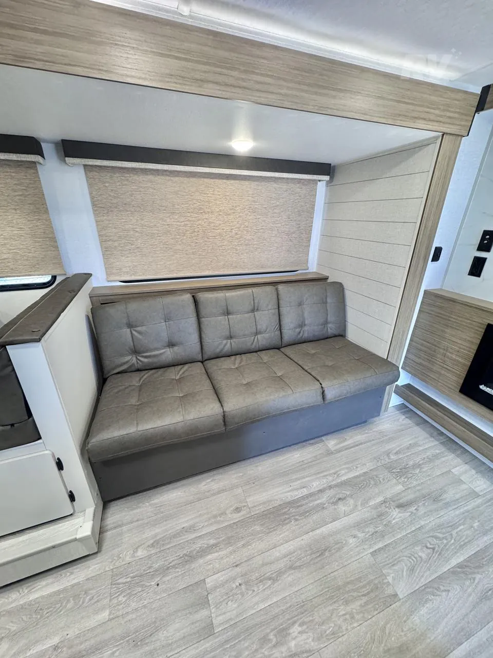 2027 Forest River Wildwood X-Lite 273QBXL — Photo 6