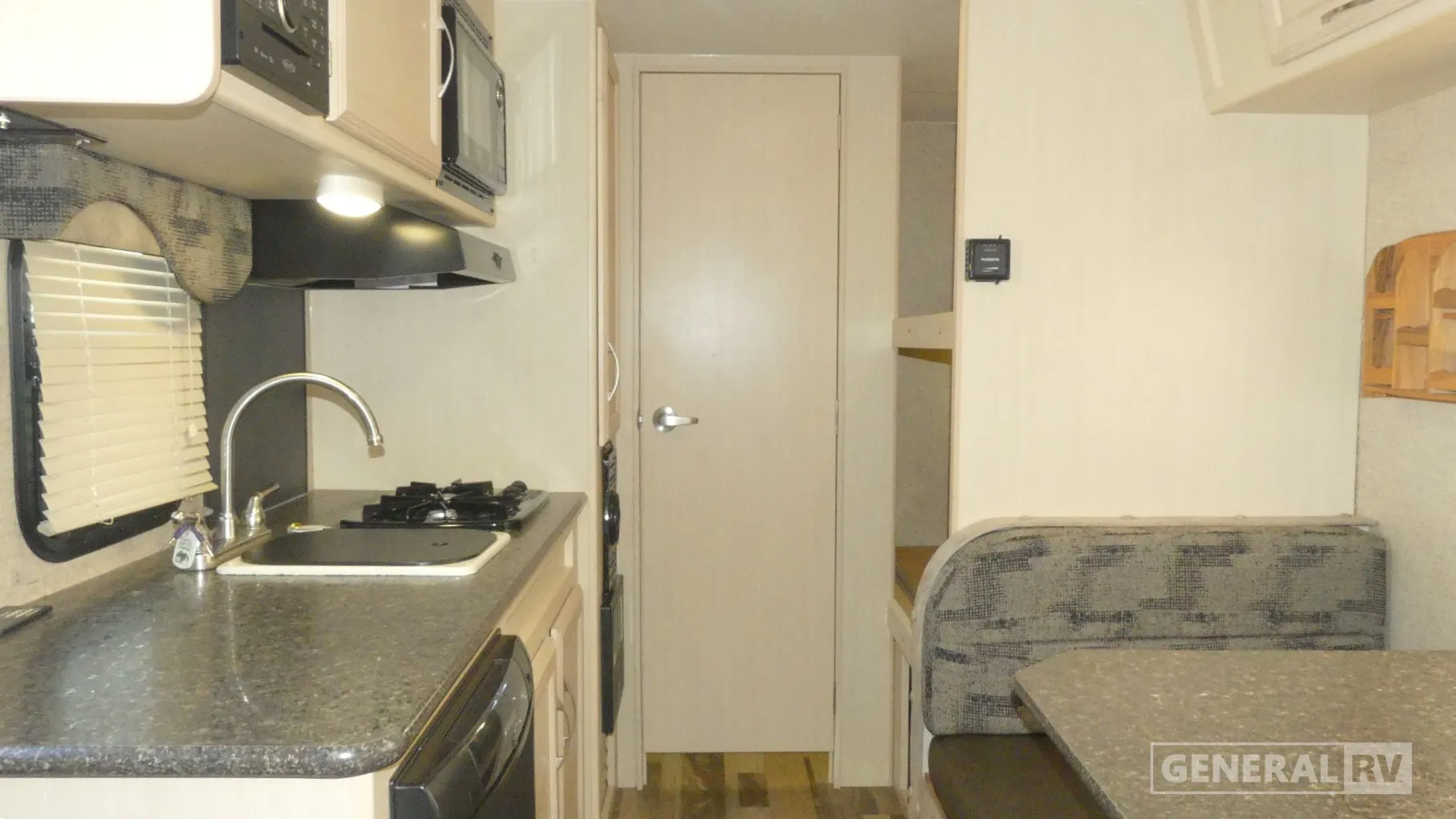 2018 Winnebago Micro Minnie 1700BH - Photo 3