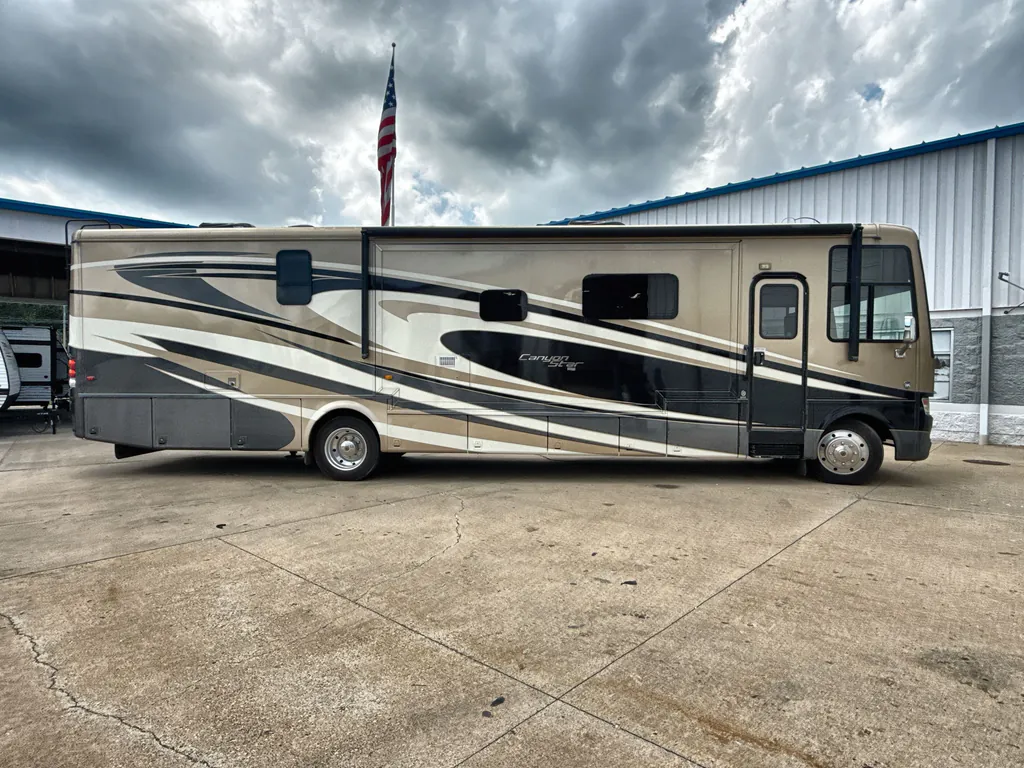 2015 Newmar Canyon Star 3914, Photos photo 5