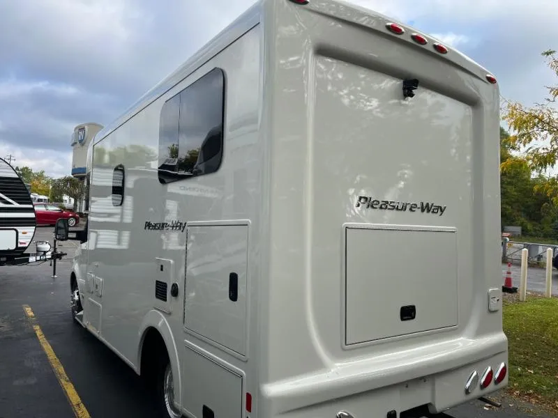 2026 Pleasure-Way Plateau New    XLTW - Photo 3