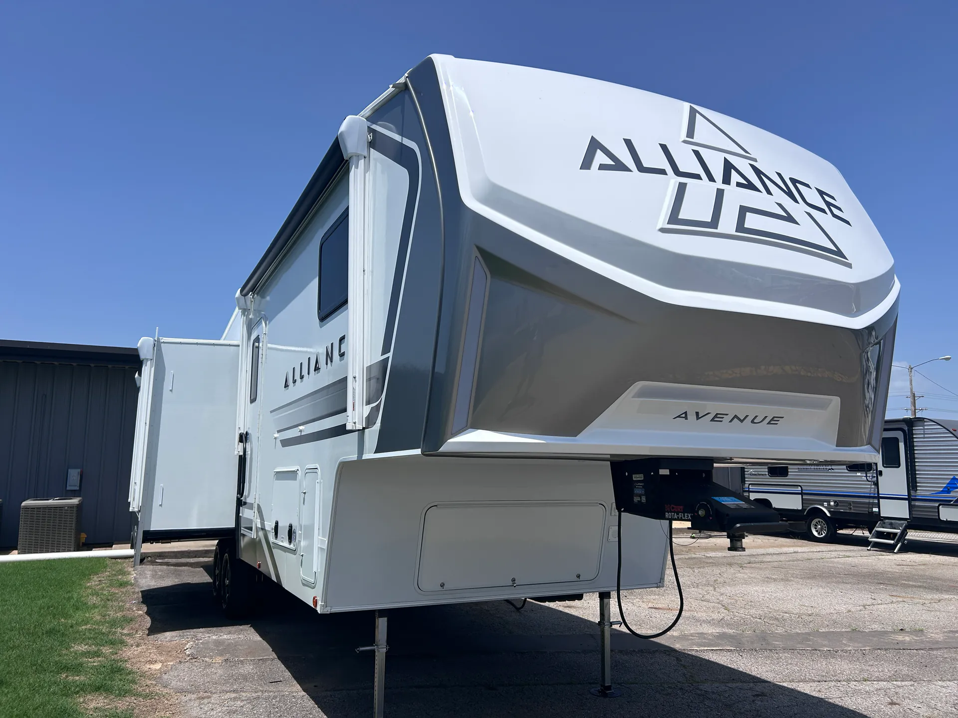 2015 Keystone Alpine 3011RE - Photo 4