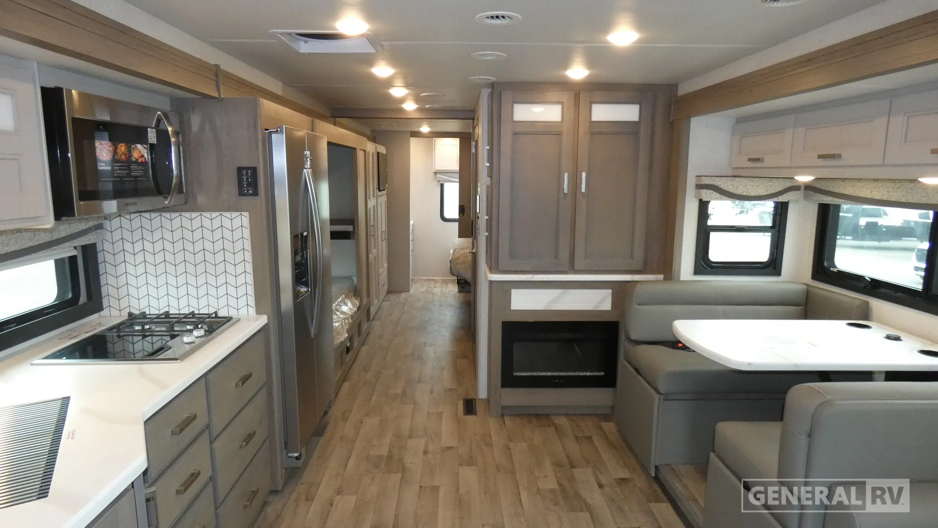 2026 Thor Motor Coach Pasadena SV 38XL - Photo 3