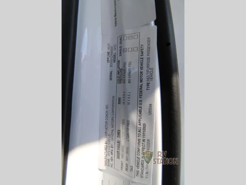 2027 Thor Motor Coach Chateau 21Z - Photo 3
