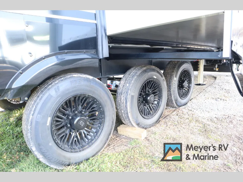 2026 Brinkley Model G 4100, Photos photo 8