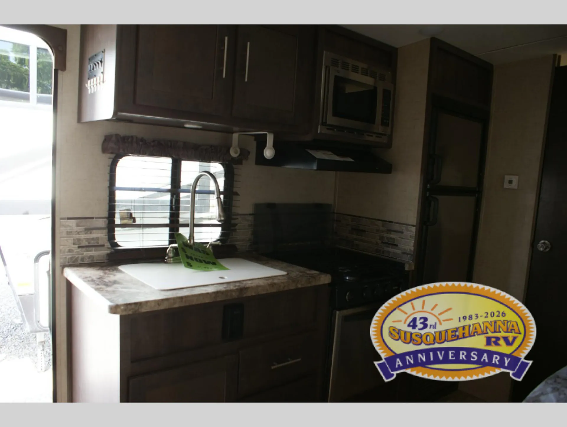 2015 Forest River Surveyor 220RBS — Photo 7