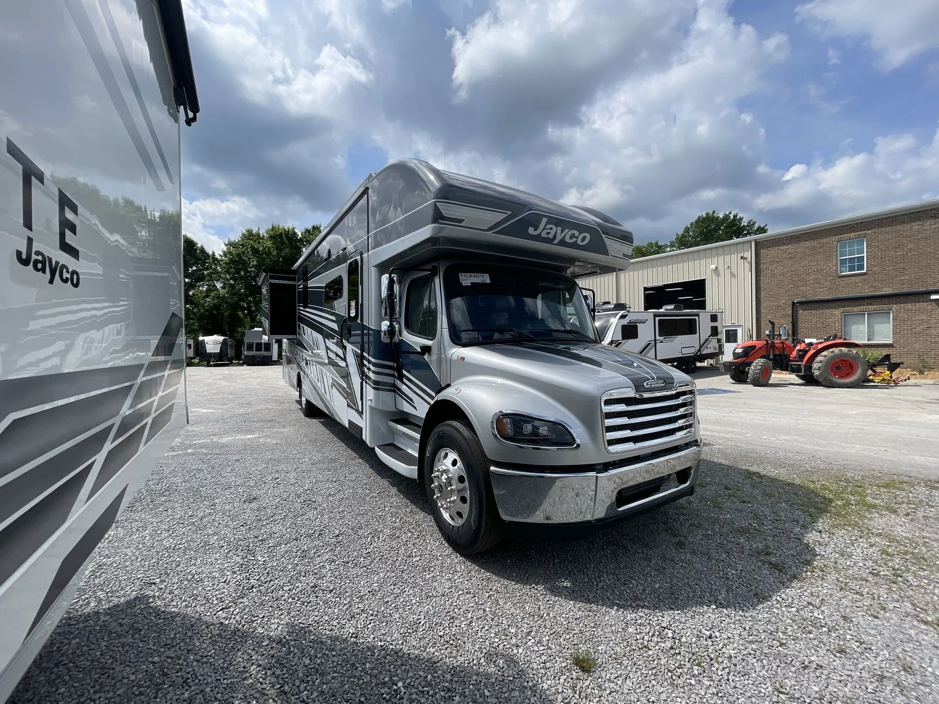 2026 Jayco Seneca Prestige 37K - Photo 2