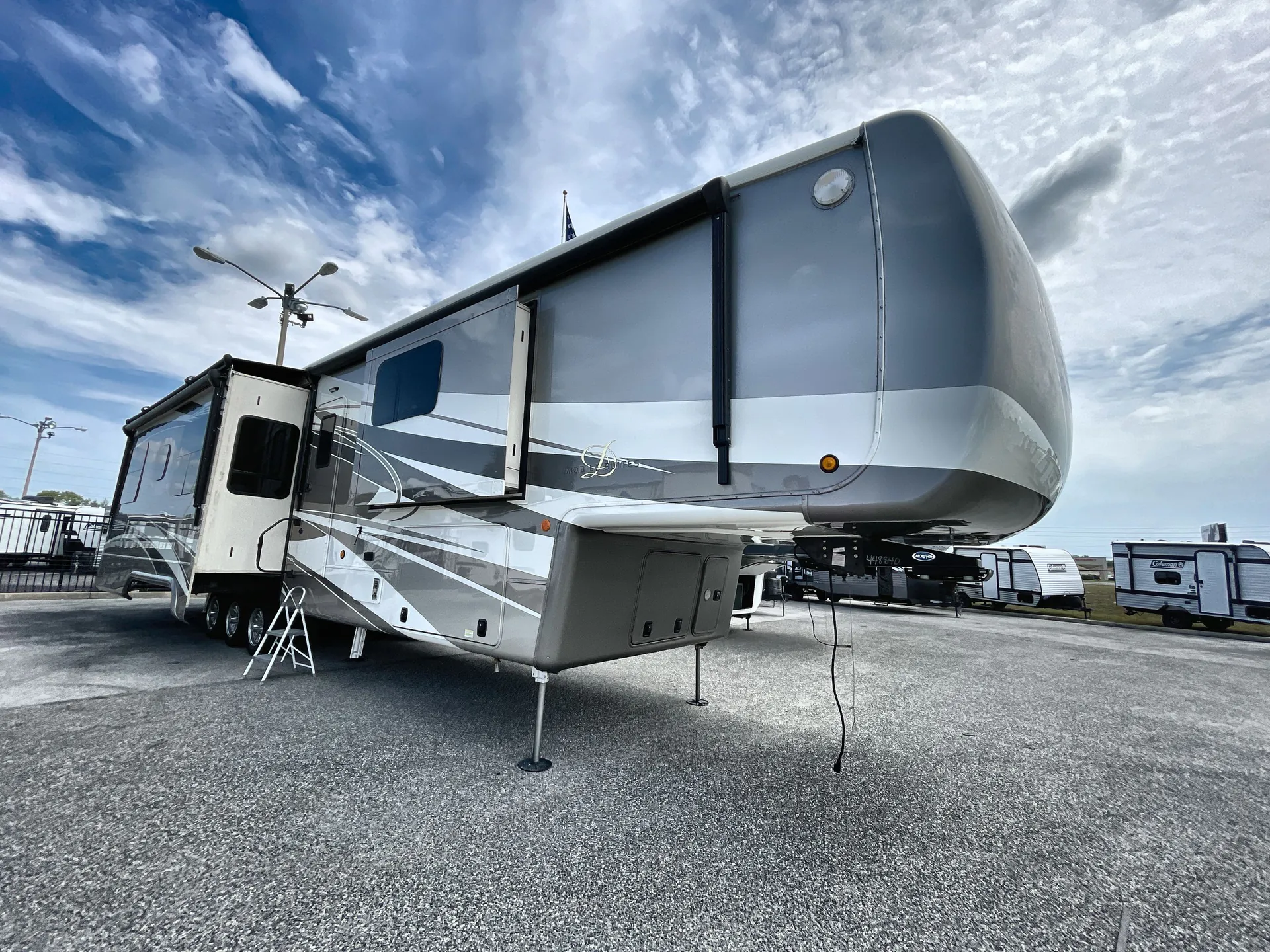 2021 DRV Mobile Suites 44 Houston - Photo 2