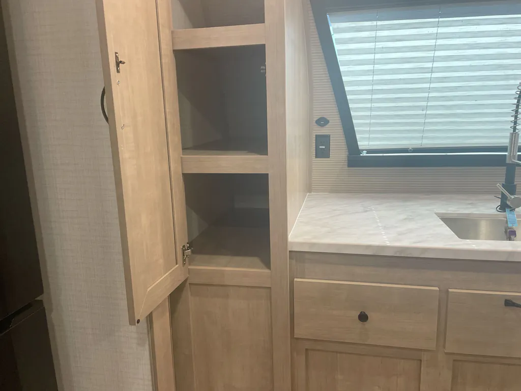 2025 Forest River Solaire 2300FKBS, Photos photo 13