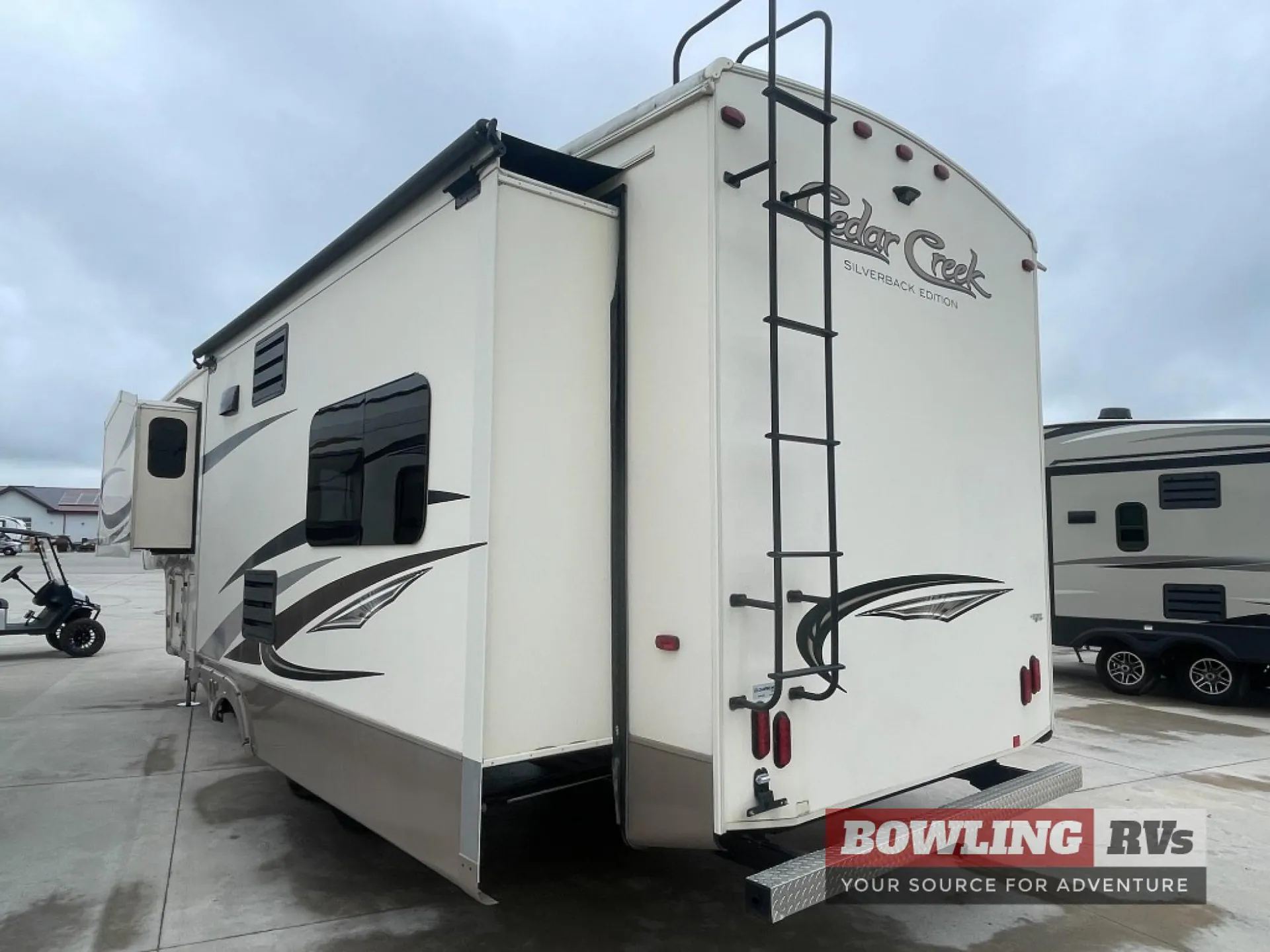 2018 Forest River Cedar Creek Silverback 29IK — Photo 5