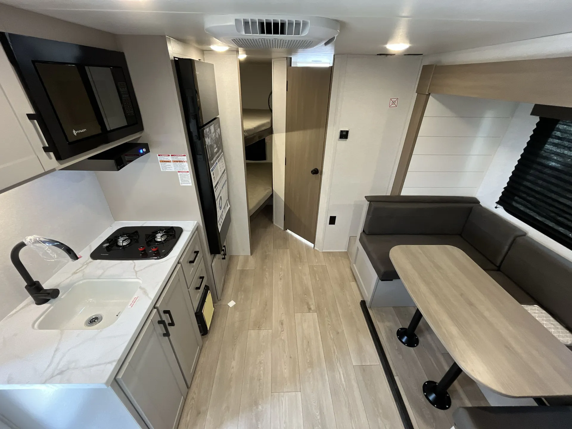 2027 Jayco Jay Flight 197MBW - Photo 3