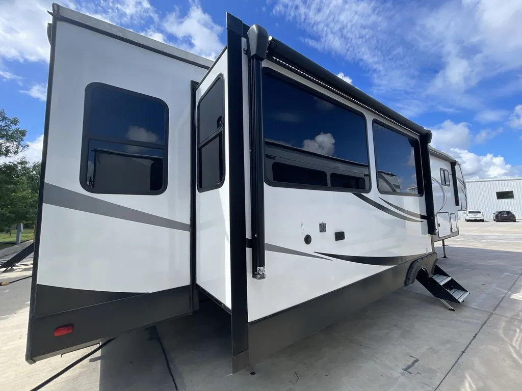 2023 Forest River Wildcat 369MBL — Photo 5
