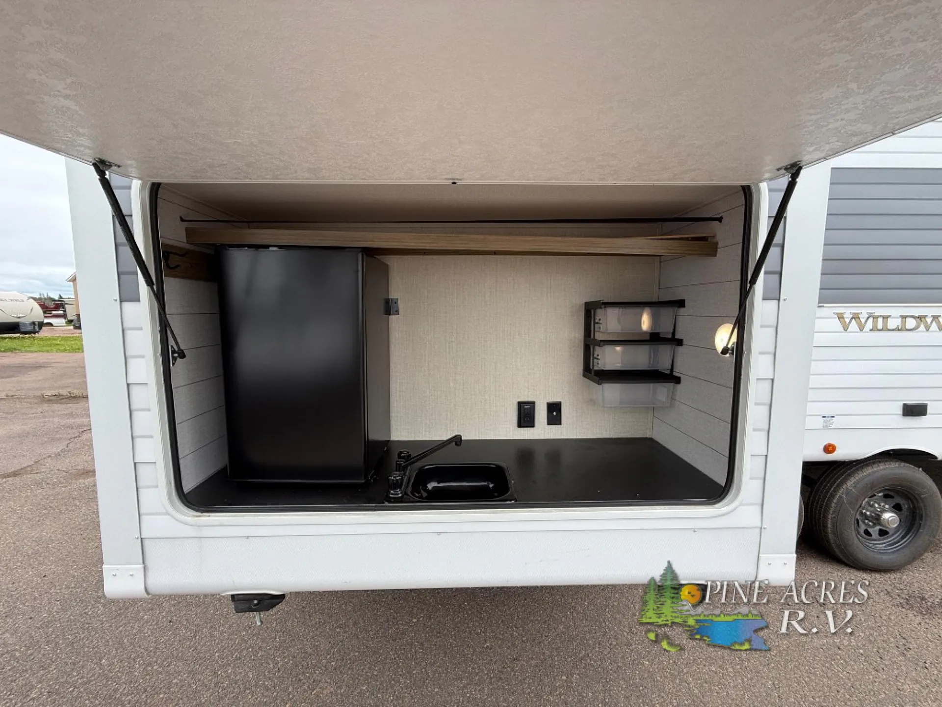 2027 Forest River Wildwood 31KQBTS — Photo 5