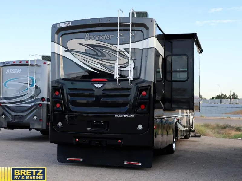 2019 Fleetwood Bounder 35K - Photo 4