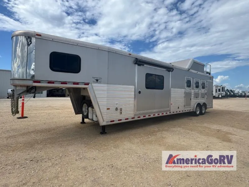 2021 Hart HORSE TRAILER Used    3H W/LQ - Photo 3