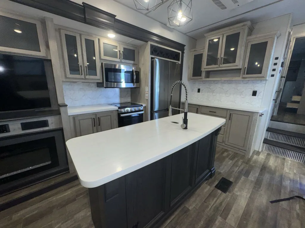 2023 Keystone Avalanche 390DS, Photos photo 9